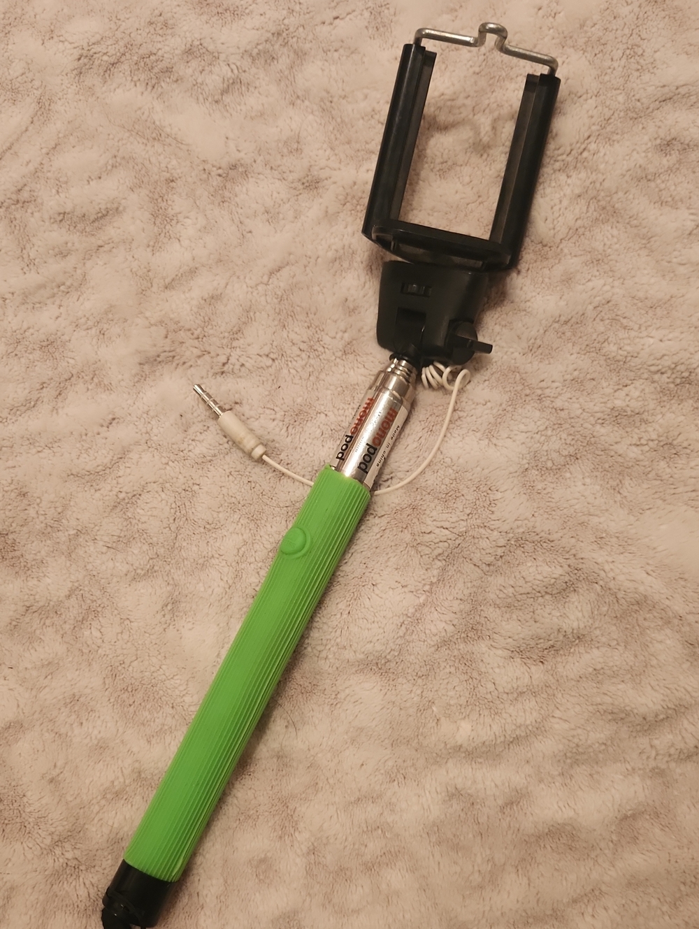 Green Handle Extendable Selfie Stick with Phone Mount Locks In Place